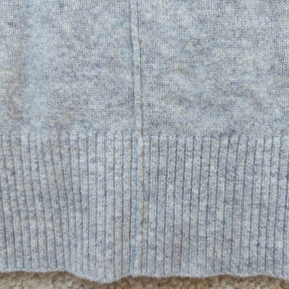 NWOT Aqua Cashmere Sweater Grey V-neck - Picture 7 of 8